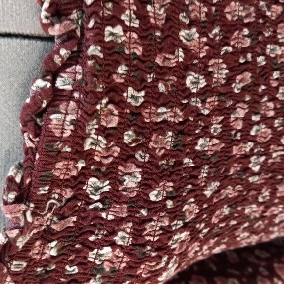 Wild Fable Burgandy Floral Cropped Elastic Sherred Top Size Large - Picture 2 of 5